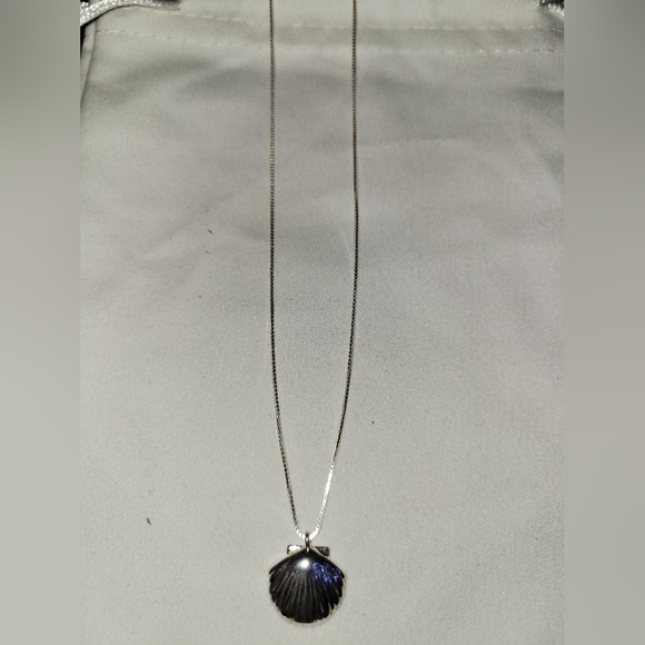 Salty Cali 925 Shell Necklace - Picture 3 of 4